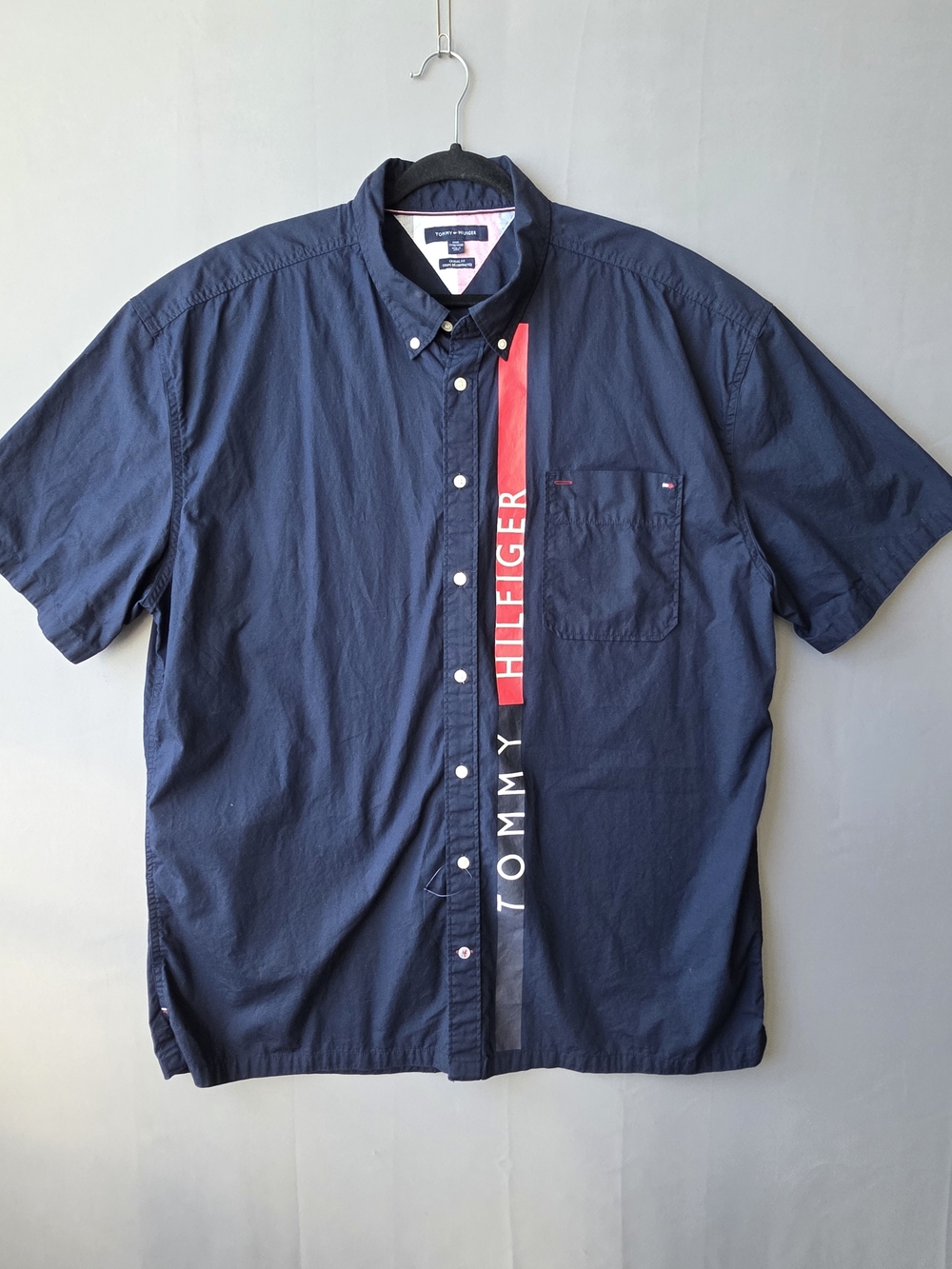 NWOT Tommy Hilfiger Men’s Navy Short Sleeve Button Down Logo Spellout Shirt
